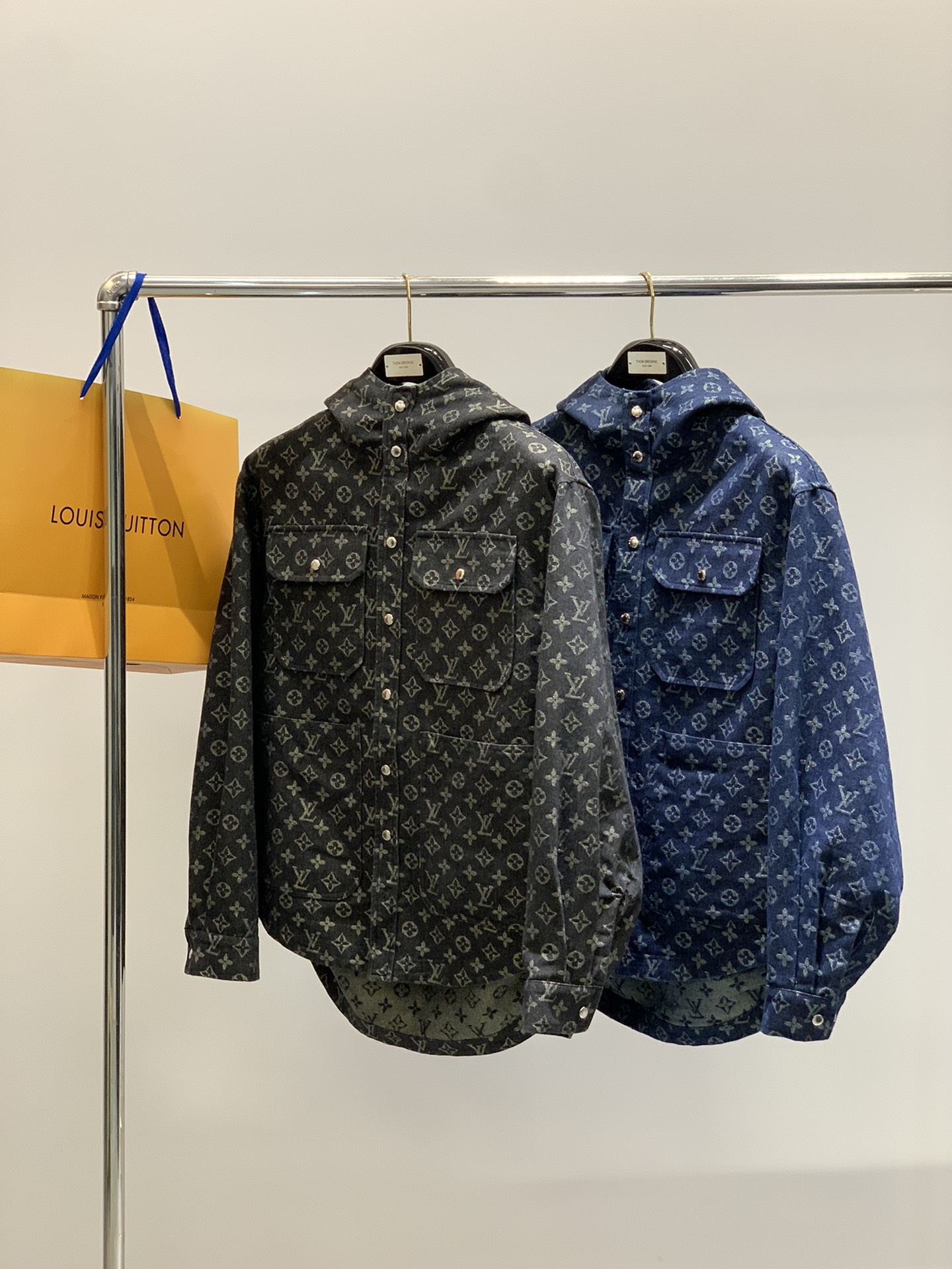 ，LouisVuitton 路易威登，2025秋季最新款，专柜同步有售，原单狠货，时尚休闲连帽牛仔外套，