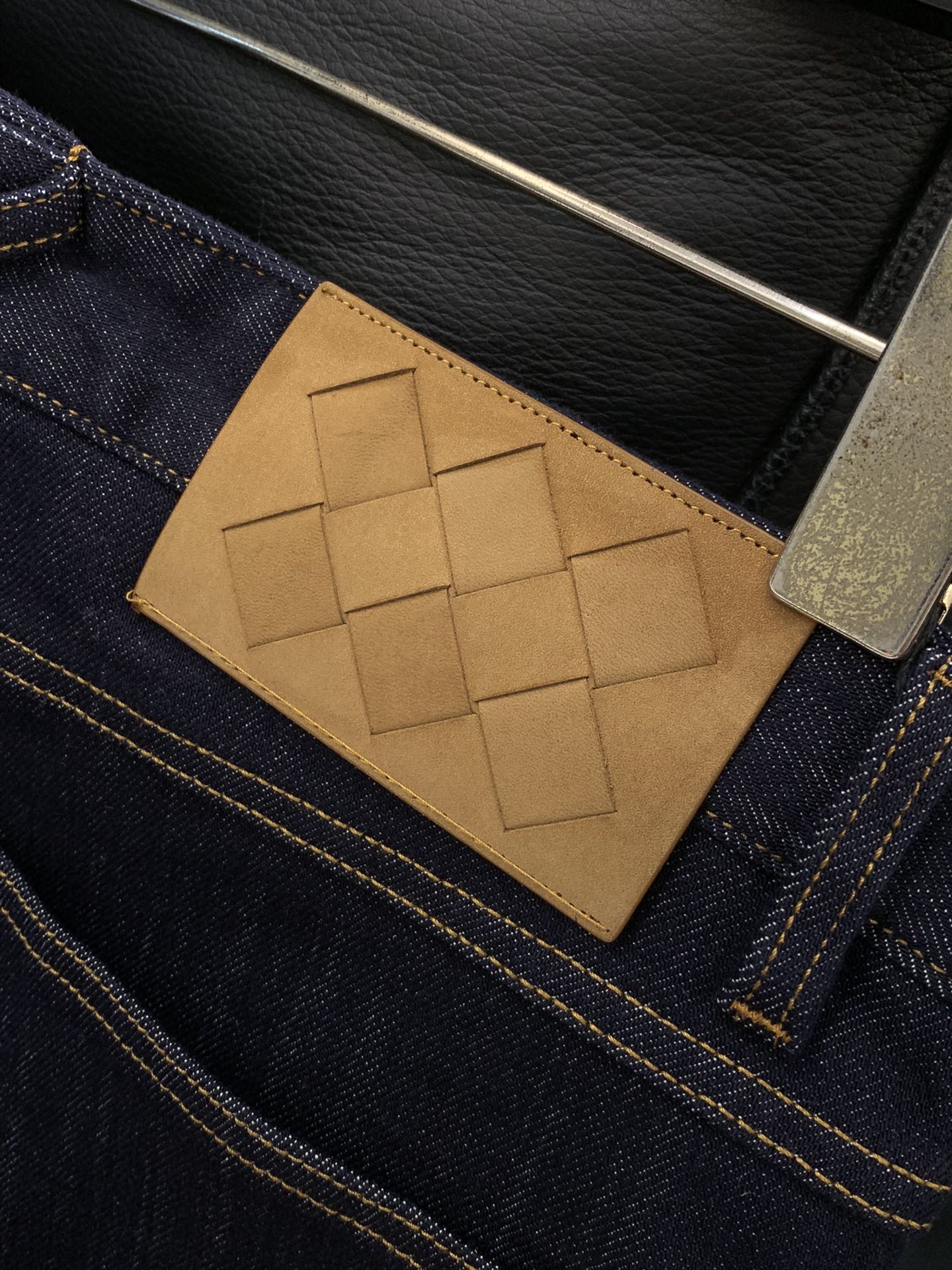 ，Bottega Veneta 葆蝶家，2025秋季新品，时尚休闲水洗牛仔裤，专柜同步有售，原单狠货，进