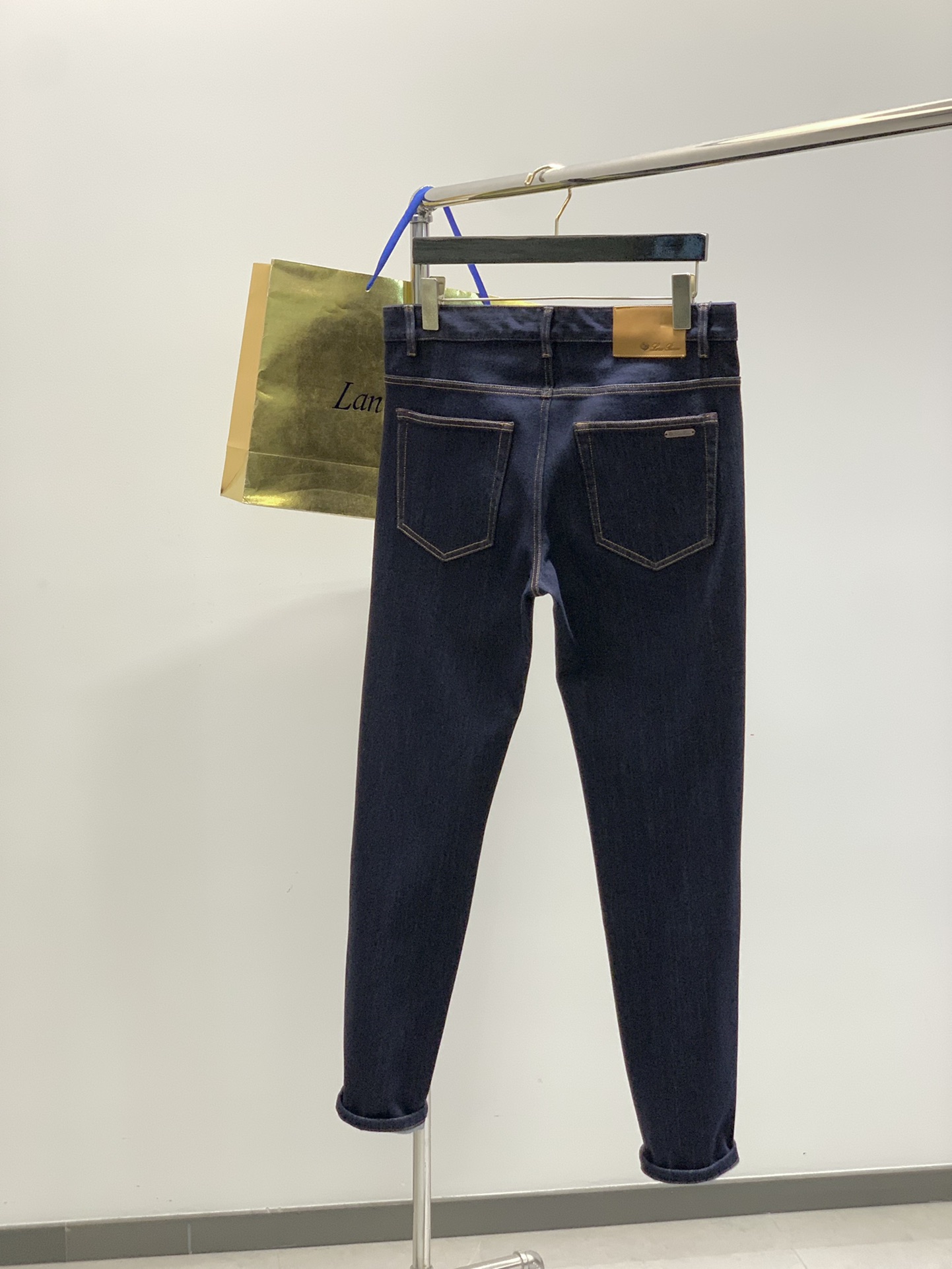 ，lP🆕(Loro Piana )，2025秋季最新品，专柜同步有售，原单狠货，时尚休闲牛仔裤，采用进口