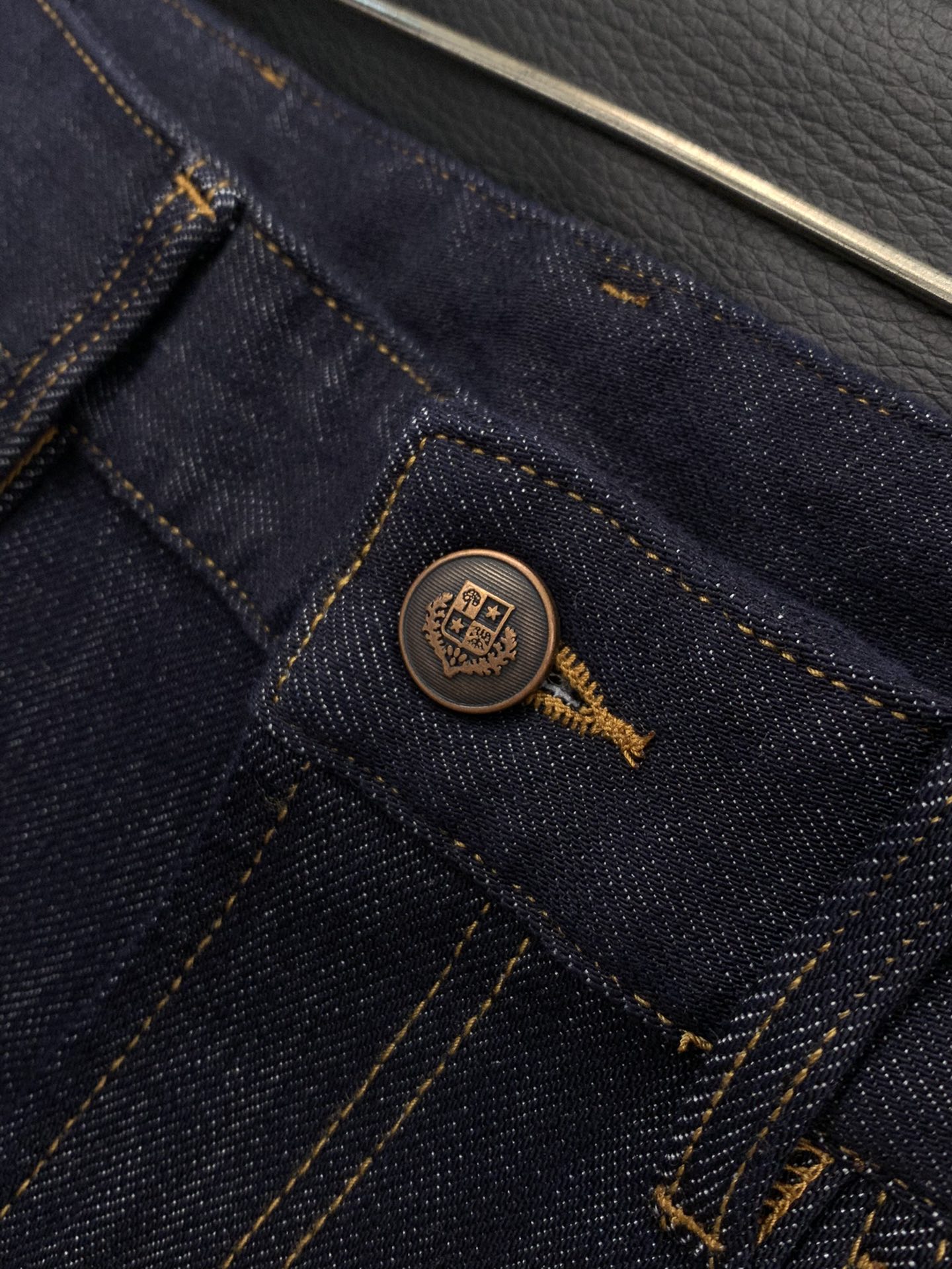 ，lP🆕(Loro Piana )，2025秋季最新品，专柜同步有售，原单狠货，时尚休闲牛仔裤，采用进口