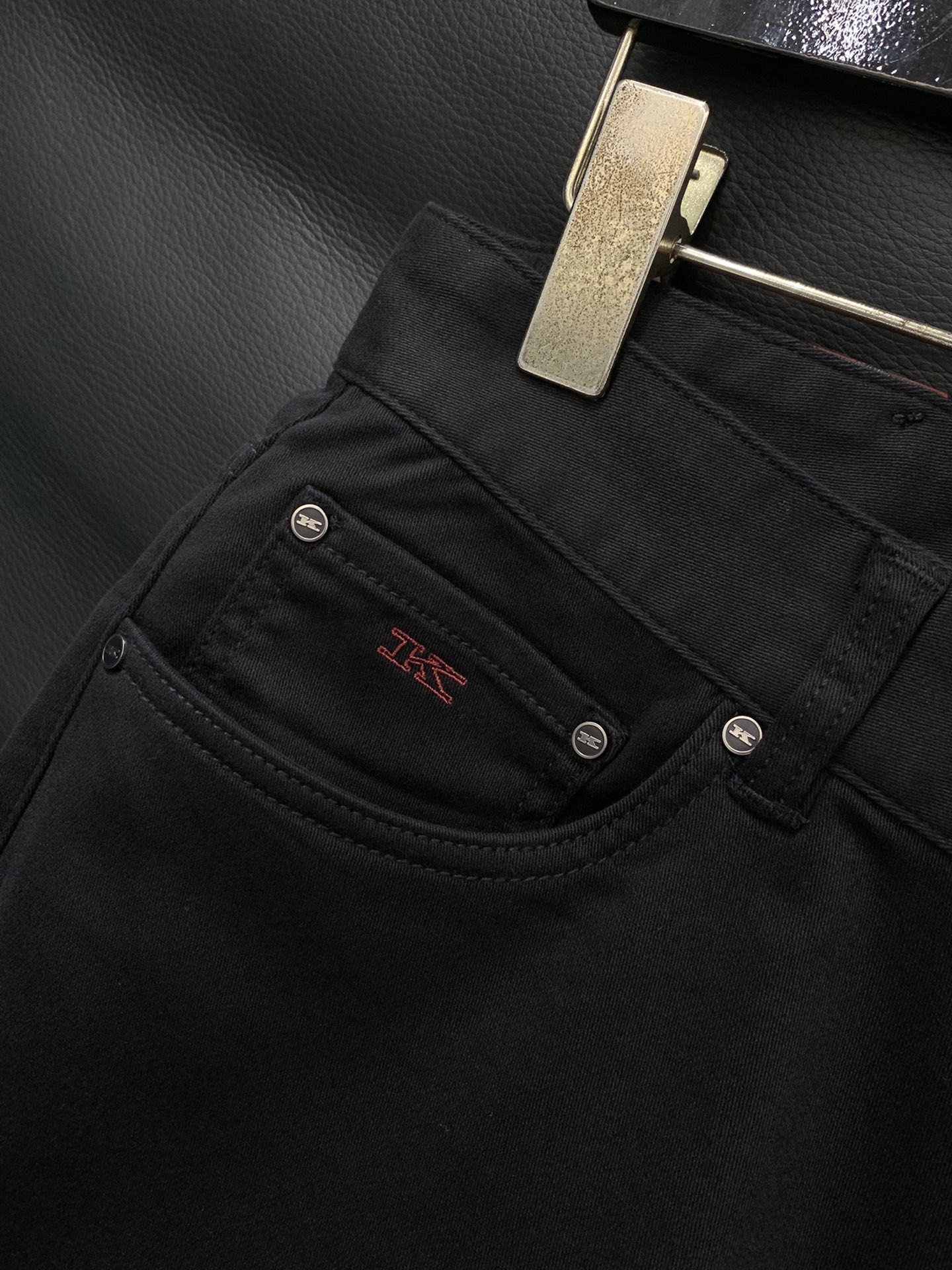，Kiton，2025秋季最新品，专柜同步有售，时尚休闲裤，进口原版水洗面料，做工极为复杂，唯一可以做代