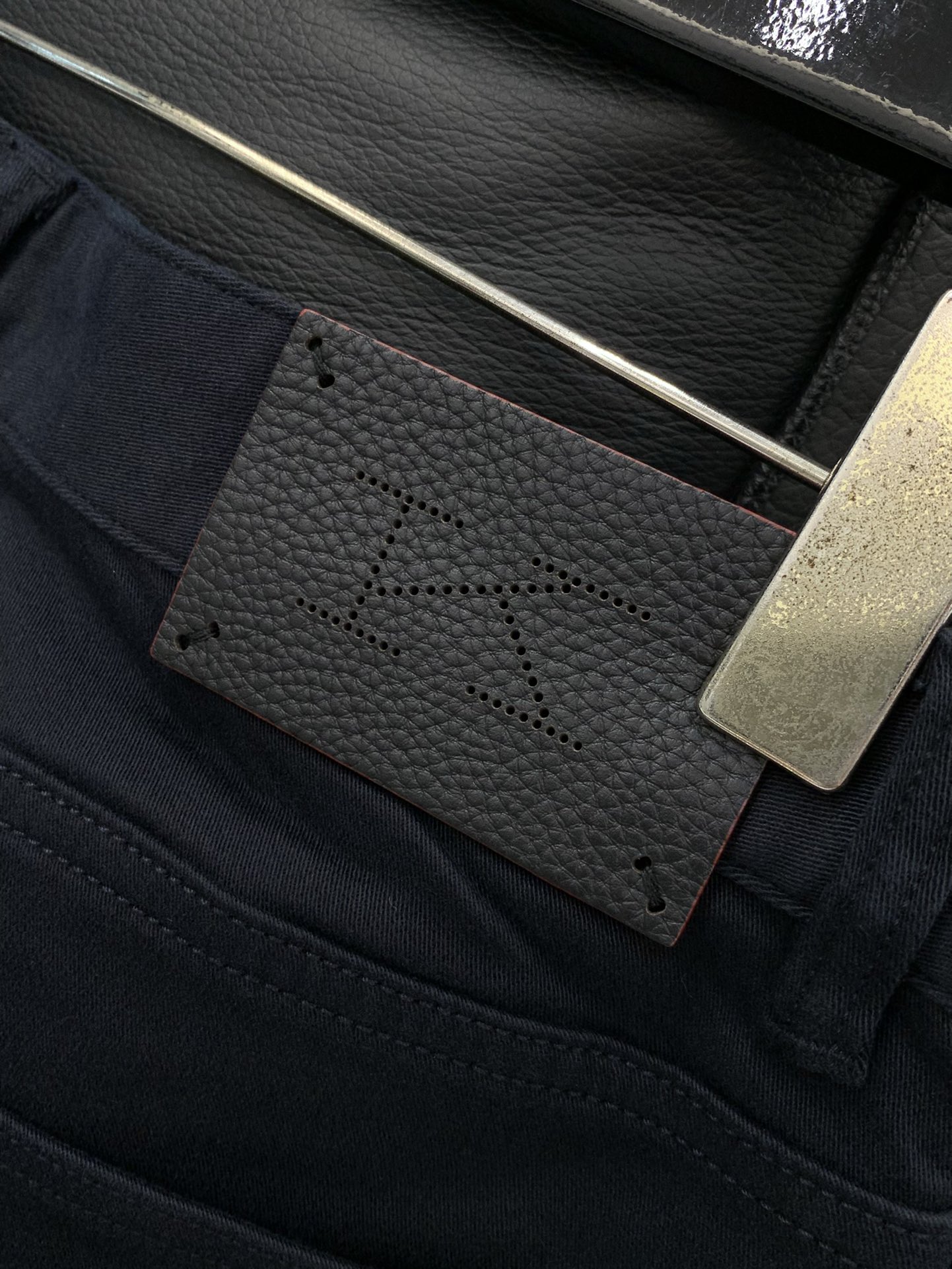 ，Kiton，2025秋季最新品，专柜同步有售，时尚休闲裤，进口原版水洗面料，做工极为复杂，唯一可以做代
