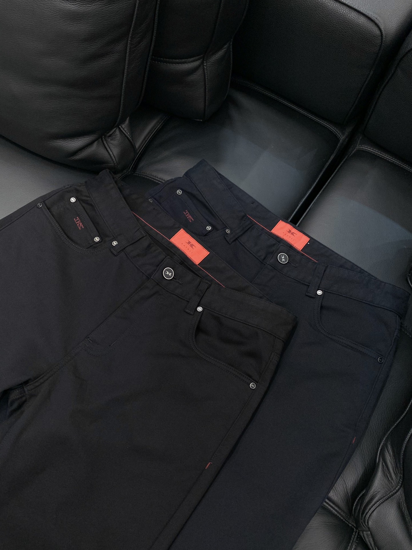 ，Kiton，2025秋季最新品，专柜同步有售，时尚休闲裤，进口原版水洗面料，做工极为复杂，唯一可以做代