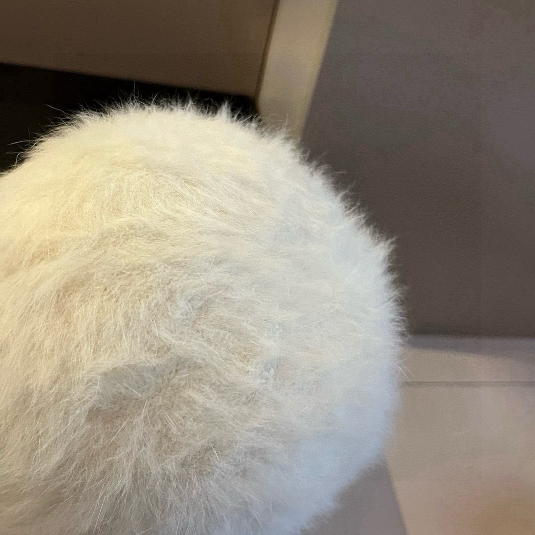 🆕

Lv路易威登秋冬新款渔夫帽，手抓帽，可折叠，黑 白两色，头围57cm