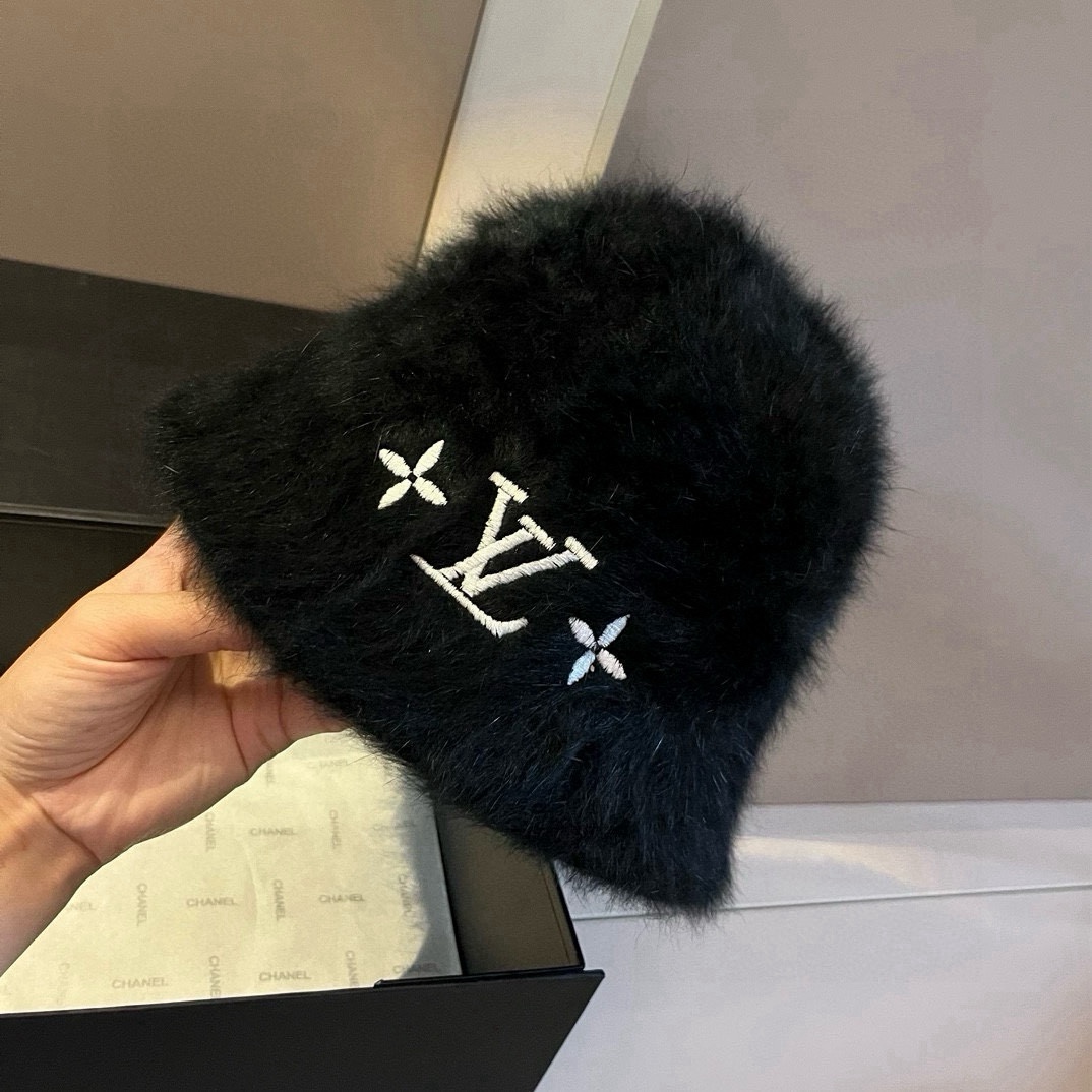🆕

Lv路易威登秋冬新款渔夫帽，手抓帽，可折叠，黑 白两色，头围57cm