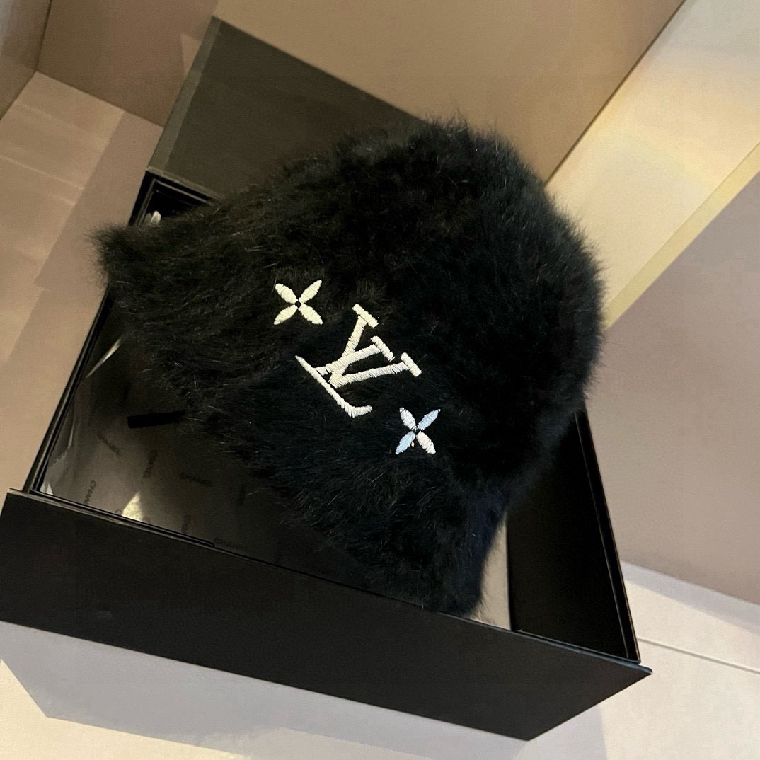 🆕

Lv路易威登秋冬新款渔夫帽，手抓帽，可折叠，黑 白两色，头围57cm