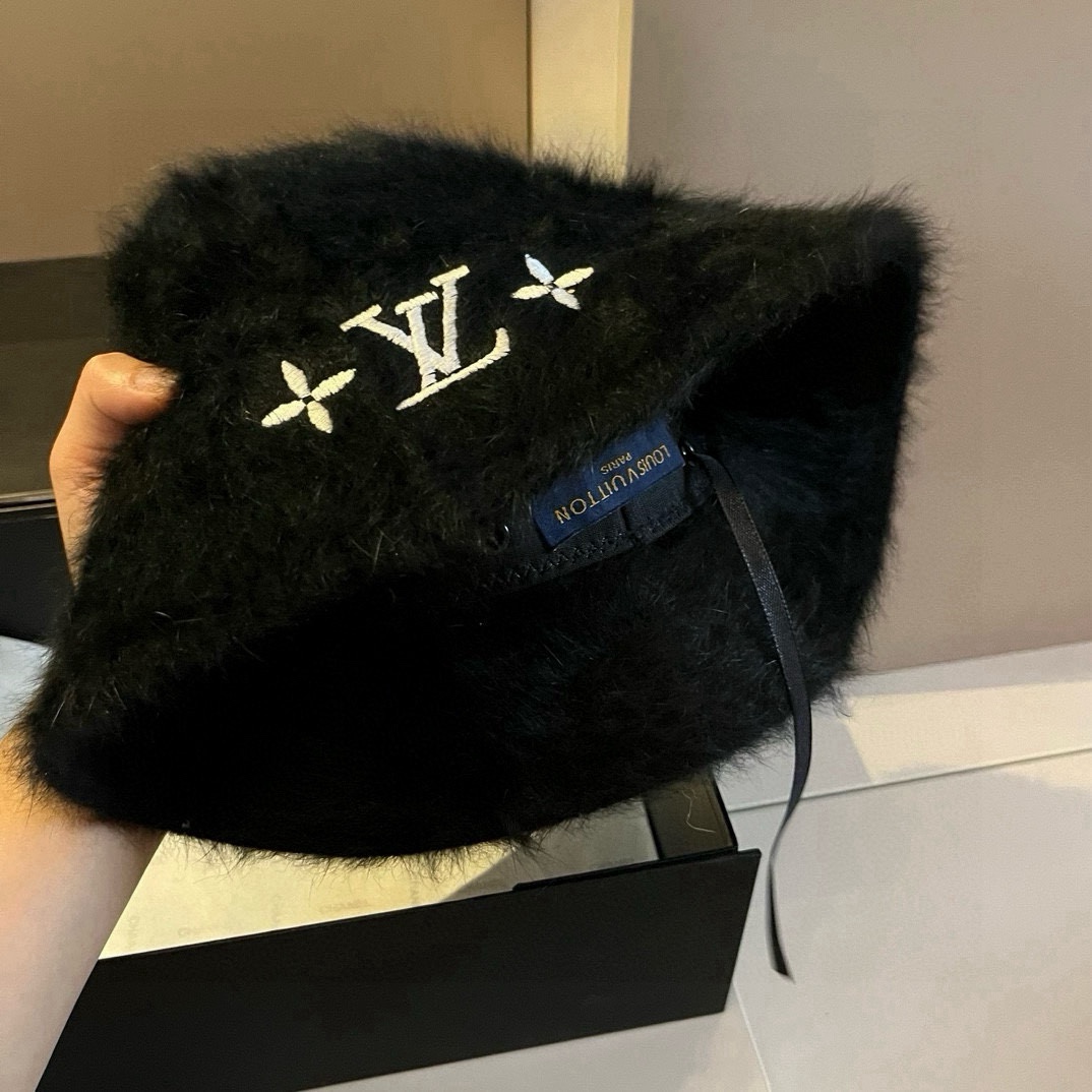 🆕

Lv路易威登秋冬新款渔夫帽，手抓帽，可折叠，黑 白两色，头围57cm