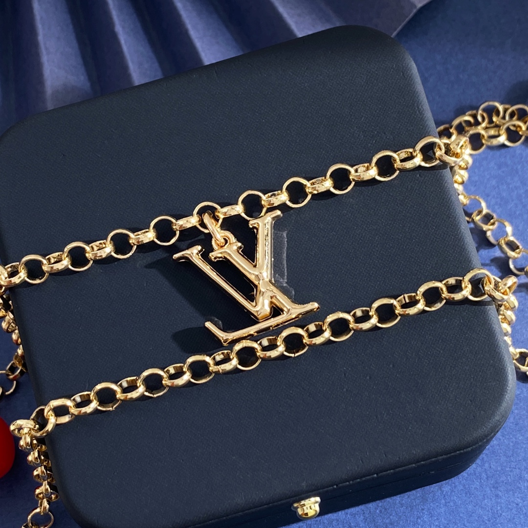 Louis Vuitton LV路易威登村上隆系列欧美风高级感LV字母和俏皮可爱绿叶子樱桃车厘子装饰双链条钥匙扣包包挂件包饰 黄铜材质 重约57