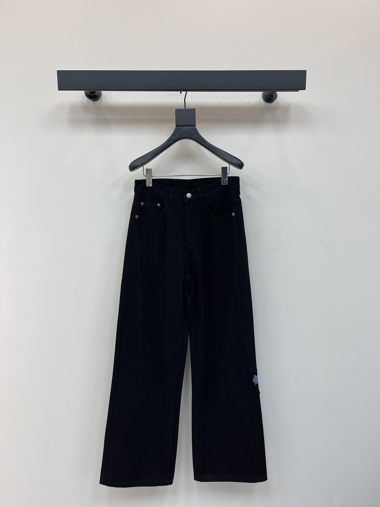 NO:490538,Chrome Heart* new colored cross veneer couples washing jeans. Different washable texture styles are very friendly to those with thin legs and thick legs. The straight style is very modified. The medium length is timeless and easy to match. The basic style of various styles is a must-have in the wardrobe!  The fabric is hard and has the effect of softness without losing texture on the upper body. The washing process is even more perfect, and it is a must-have for everyone!  !  !  Size S-5XL, Chrome hearts, chrome hearts, jeans, alexander wang19860909Chrome Heart*克罗心新款彩色十字架贴皮情侣款水洗牛仔裤.不同水洗质感的款式,对腿细腿粗人士十分友好,直筒的版型十分修饰腿型 永不过时的适中长度,搭配起来轻松随意,各种风格的造型基础,衣橱中的必备款！面料硬挺的同时又做到了上身柔软而不失质感的效果,洗水工艺更是做到了极致,人手必备款！！！ 尺码S-5XL,,chrome hearts,chrome hearts,jeans,alexander wang,Women's clothing