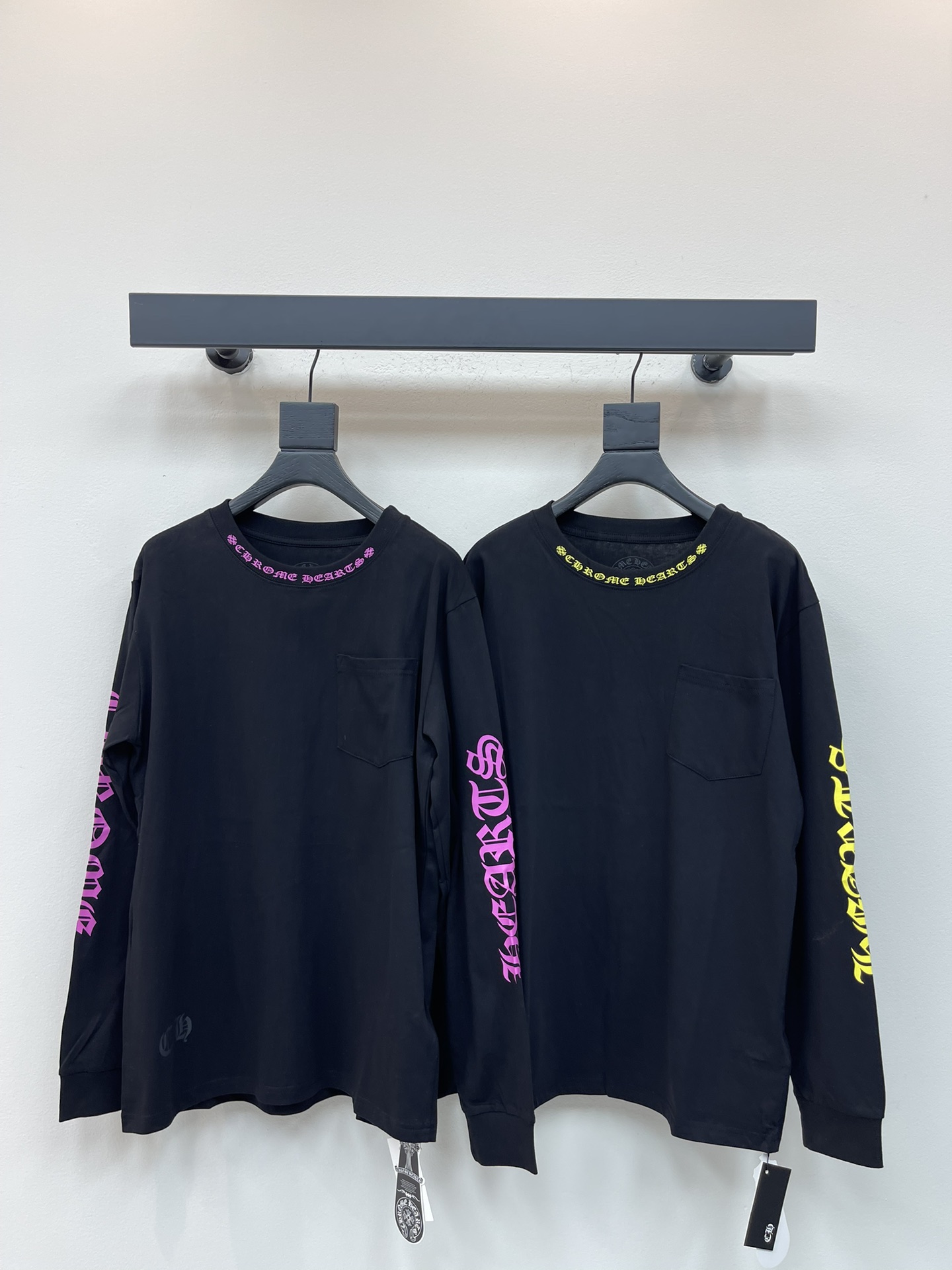 NO:487584,Chrome heart* Croxin Sanskrit printed long-sleeved T-shirt. The collar cuffs are high-weight threads, fixed-woven and dyed double-yarn pure cotton fabric, super conspicuous, beautiful and super atmospheric, the same style for men and women! The overall upper body shows fashion and personality, and it is even more popular for couples to wear them together!! The same style for men and women!  S-XL, chrome hearts, chrome hearts, tees, t-shirt, alexander wang19860909Chrome heart*克罗心梵文印花长袖T恤.领口袖口高克重螺纹,定织定染双纱纯棉面料,超级显眼超级好看超级大气,男女同款!整体上身特彰显时尚和个性,情侣一起穿更是炸街王牌推荐t恤!!男女同款！S-XL,,chrome hearts,chrome hearts,tees，t-shirt,alexander wang,Women's clothing