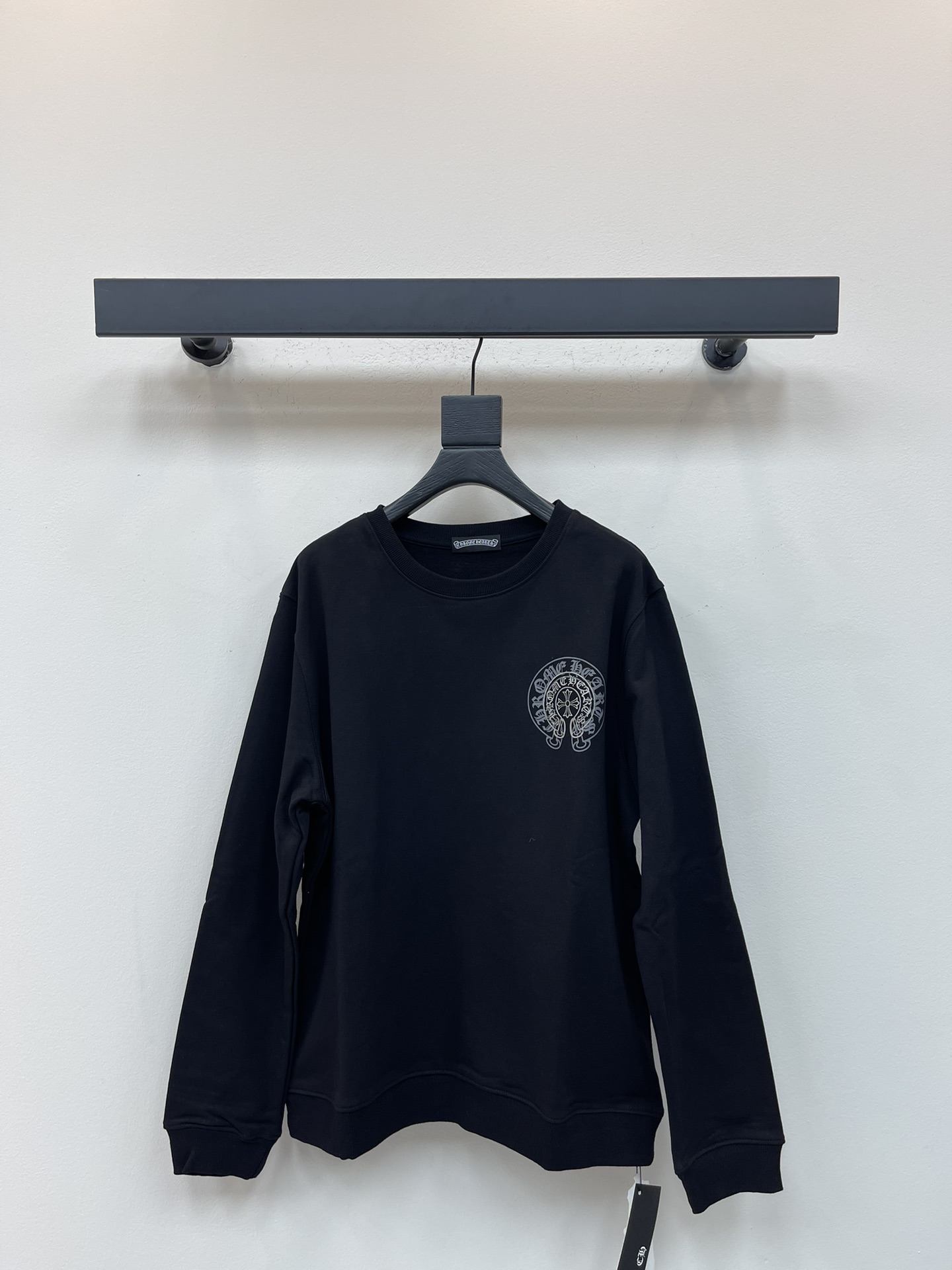 NO:487640,Chrome heart* Croxin Sanskrit cross printed long-sleeved T-shirt. The collar cuffs are high-weight threads, fixed-woven and dyed double-yarn pure cotton fabric, super conspicuous, beautiful and super atmospheric, the same style for men and women! The overall upper body shows fashion and personality, and it is even more popular for couples to wear them together!! The same style for men and women!  S-XL, chrome hearts, chrome hearts, tees, t-shirt, alexander wang19860909Chrome heart*克罗心梵文十字架印花长袖T恤.领口袖口高克重螺纹,定织定染双纱纯棉面料,超级显眼超级好看超级大气,男女同款!整体上身特彰显时尚和个性,情侣一起穿更是炸街王牌推荐t恤!!男女同款！S-XL,,chrome hearts,chrome hearts,tees，t-shirt,alexander wang,Women's clothing