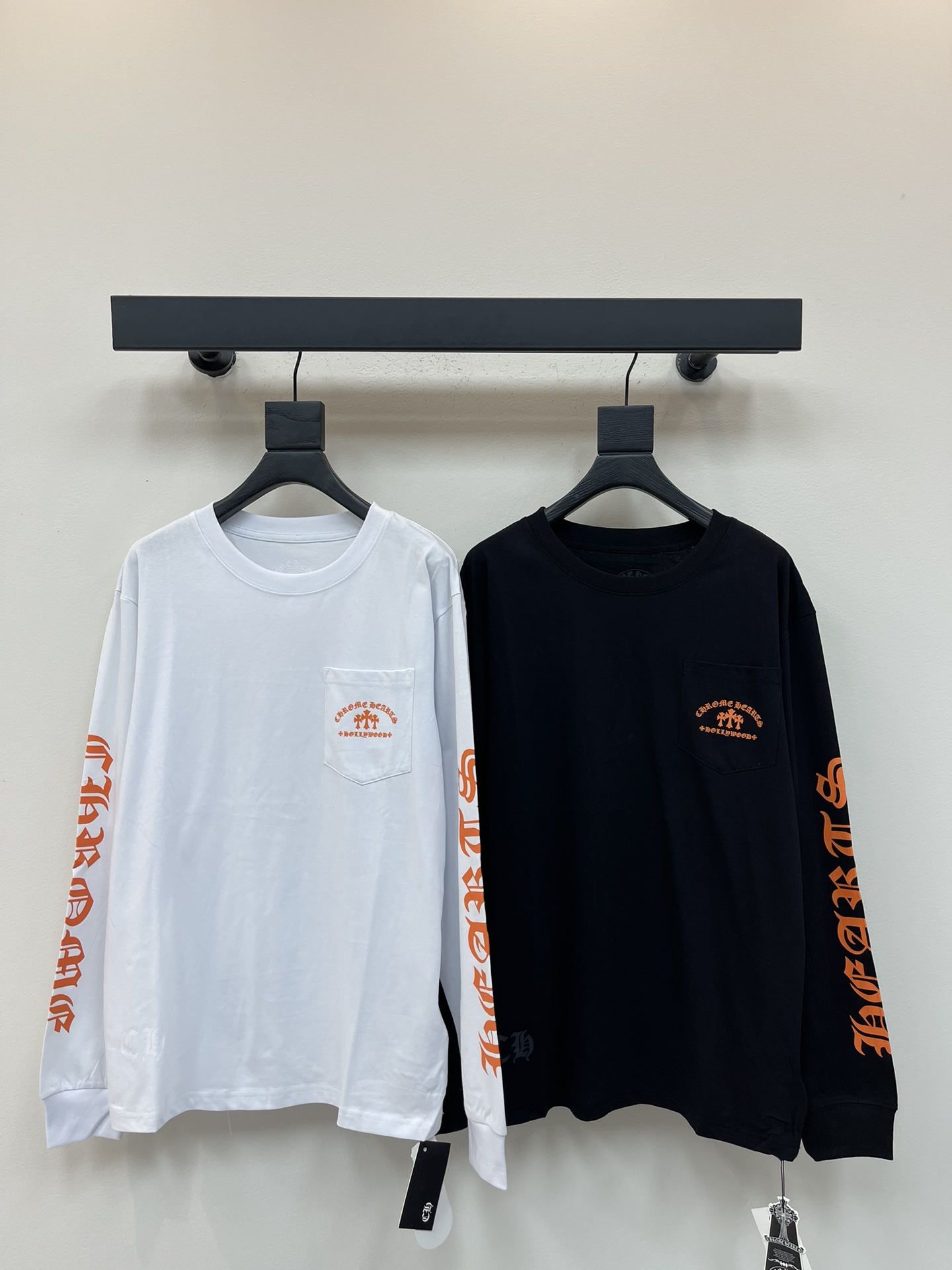 NO:487606,Chrome heart* Croxin Sanskrit cross printed long-sleeved T-shirt. The collar cuffs are high-weight threads, fixed-woven and dyed double-yarn pure cotton fabric, super conspicuous, beautiful and super atmospheric, the same style for men and women! The overall upper body shows fashion and personality, and it is even more popular for couples to wear them together!! The same style for men and women!  S-XL, chrome hearts, chrome hearts, tees, t-shirt, alexander wang19860909Chrome heart*克罗心梵文十字架印花长袖T恤.领口袖口高克重螺纹,定织定染双纱纯棉面料,超级显眼超级好看超级大气,男女同款!整体上身特彰显时尚和个性,情侣一起穿更是炸街王牌推荐t恤!!男女同款！S-XL,,chrome hearts,chrome hearts,tees，t-shirt,alexander wang,Women's clothing