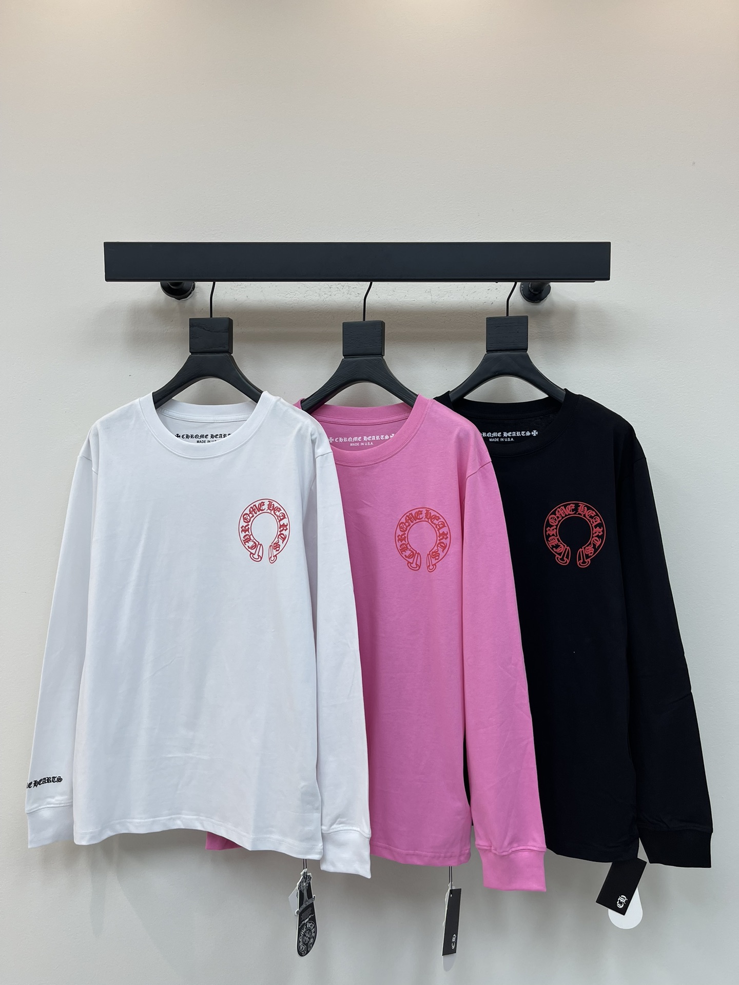 NO:487616,Chrome heart* Croxin Sanskrit printed long-sleeved T-shirt. The collar cuffs are high-weight threads, fixed-woven and dyed double-yarn pure cotton fabric, super conspicuous, beautiful and super atmospheric, the same style for men and women! The overall upper body shows fashion and personality, and it is even more popular for couples to wear them together!! The same style for men and women!  S-XL, chrome hearts, chrome hearts, tees, t-shirt, alexander wang19860909Chrome heart*克罗心梵文印花长袖T恤.领口袖口高克重螺纹,定织定染双纱纯棉面料,超级显眼超级好看超级大气,男女同款!整体上身特彰显时尚和个性,情侣一起穿更是炸街王牌推荐t恤!!男女同款！S-XL,,chrome hearts,chrome hearts,tees，t-shirt,alexander wang,Women's clothing