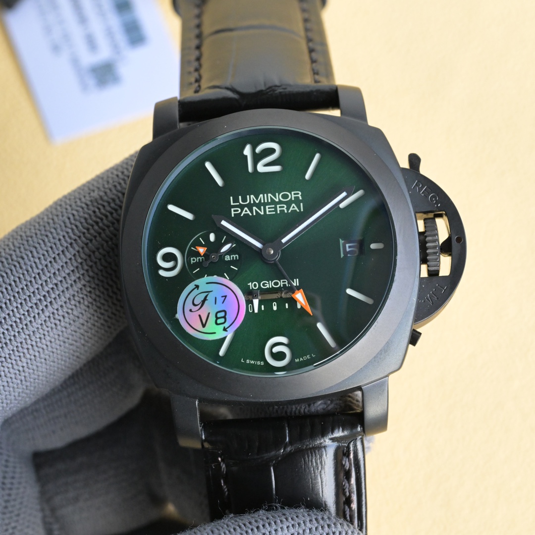 NO:340546,White and black new model [V8 version exclusive premiere] Panerai - The newly launched true kinetic energy series, using Super-LumiNova luminous coating, makes this luminous green burning, as if it is a luminous gravity that leads people through the time tunnel under the sea, interpreting Panerai's unique Italian green light aesthetics. The carbon fiber composite material is made of, the watch is equipped with an AISI316L matte stainless steel case, screw-in back, a one-way rotating bezel with scale time marks, and a legendary crown and bridge protection device unique to Panerai; it is equipped with the latest mechanical movement developed by the V7 factory, with date display,19860909白 黑 新款【V8版本独家首映】沛纳海-新推出的真动能系列,采用Super-LumiNova夜光涂层,都让这抹夜光绿灼灼不熄,仿佛是一股夜光引力,引人穿过海底的时光隧道,诠释沛纳海的独特意式绿光美学.碳纤维复合材质,腕表配备AISI316L磨砂精钢表壳,旋入式表背,饰有刻度时标的单向旋转表圈,以及沛纳海特有,且荣获专利的传奇性表冠护桥装置；搭载V7工厂最新研发的机械机芯,具备日期显示,,Watch