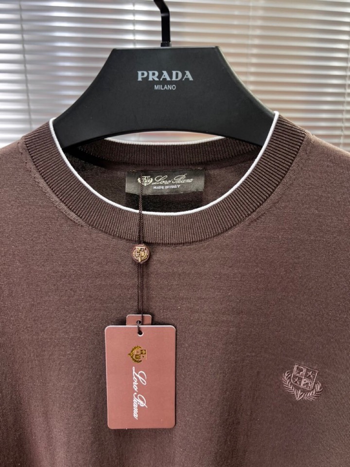 Loro Piana 诺悠翩雅lP🆕 意大利短袖圆领T恤针织衫！手感细腻穿着舒服，特定优质丝棉混纺纱线，