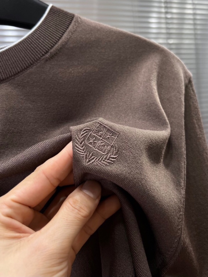 Loro Piana 诺悠翩雅lP🆕 意大利短袖圆领T恤针织衫！手感细腻穿着舒服，特定优质丝棉混纺纱线，