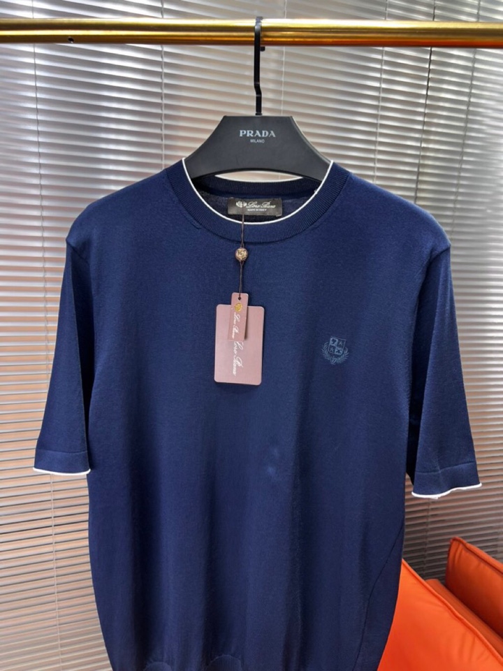 Loro Piana 诺悠翩雅lP🆕 意大利短袖圆领T恤针织衫！手感细腻穿着舒服，特定优质丝棉混纺纱线，