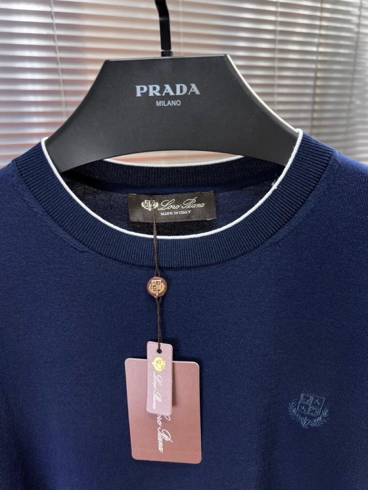 Loro Piana 诺悠翩雅lP🆕 意大利短袖圆领T恤针织衫！手感细腻穿着舒服，特定优质丝棉混纺纱线，