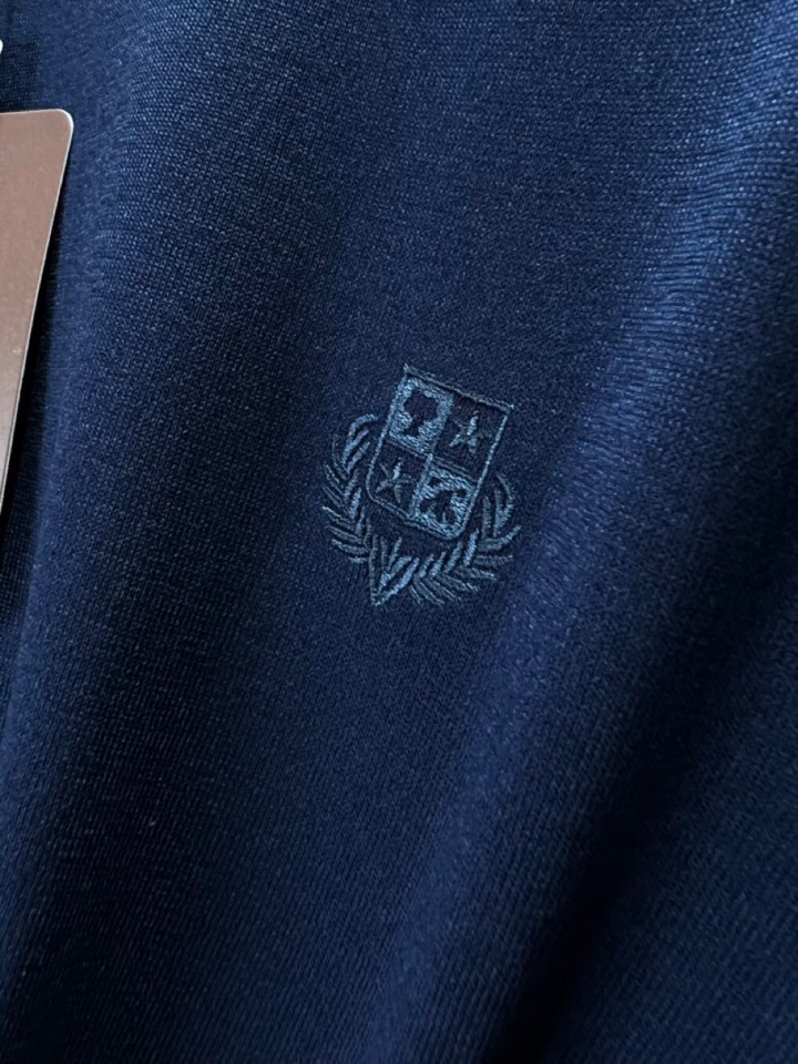 Loro Piana 诺悠翩雅lP🆕 意大利短袖圆领T恤针织衫！手感细腻穿着舒服，特定优质丝棉混纺纱线，