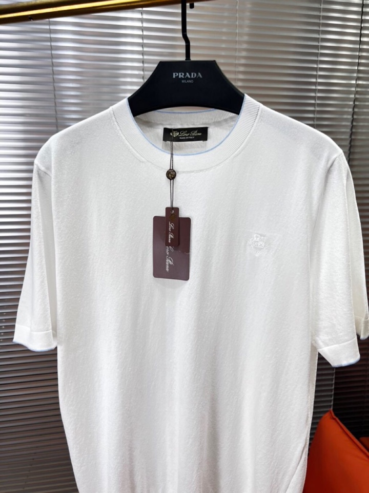 Loro Piana 诺悠翩雅lP🆕 意大利短袖圆领T恤针织衫！手感细腻穿着舒服，特定优质丝棉混纺纱线，