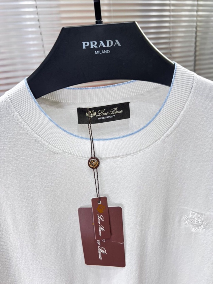 Loro Piana 诺悠翩雅lP🆕 意大利短袖圆领T恤针织衫！手感细腻穿着舒服，特定优质丝棉混纺纱线，