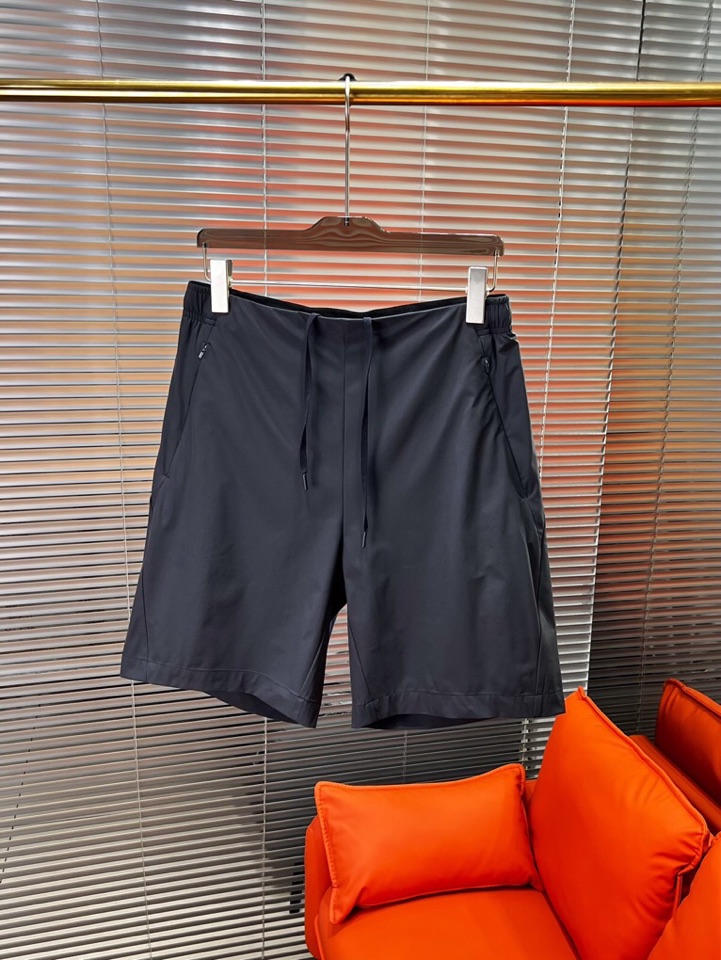 (Arcteryx）始祖鸟 夏日鸟家运动/休闲短裤。采用东丽冷感TRICOT面料技术，轻薄耐磨高透气防泼