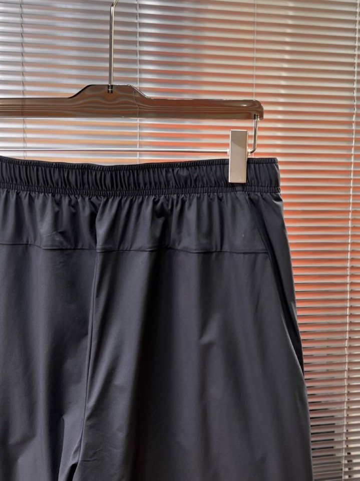 (Arcteryx）始祖鸟 夏日鸟家运动/休闲短裤。采用东丽冷感TRICOT面料技术，轻薄耐磨高透气防泼