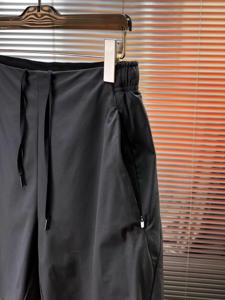 (Arcteryx）始祖鸟 夏日鸟家运动/休闲短裤。采用东丽冷感TRICOT面料技术，轻薄耐磨高透气防泼