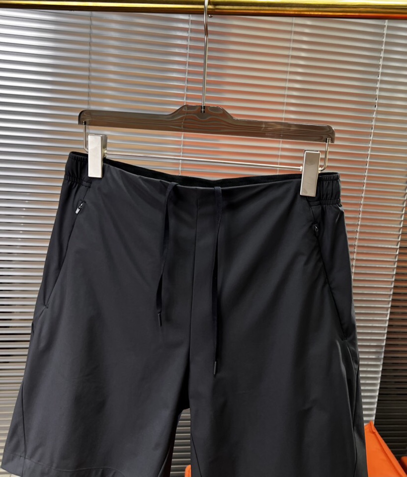 (Arcteryx）始祖鸟 夏日鸟家运动/休闲短裤。采用东丽冷感TRICOT面料技术，轻薄耐磨高透气防泼