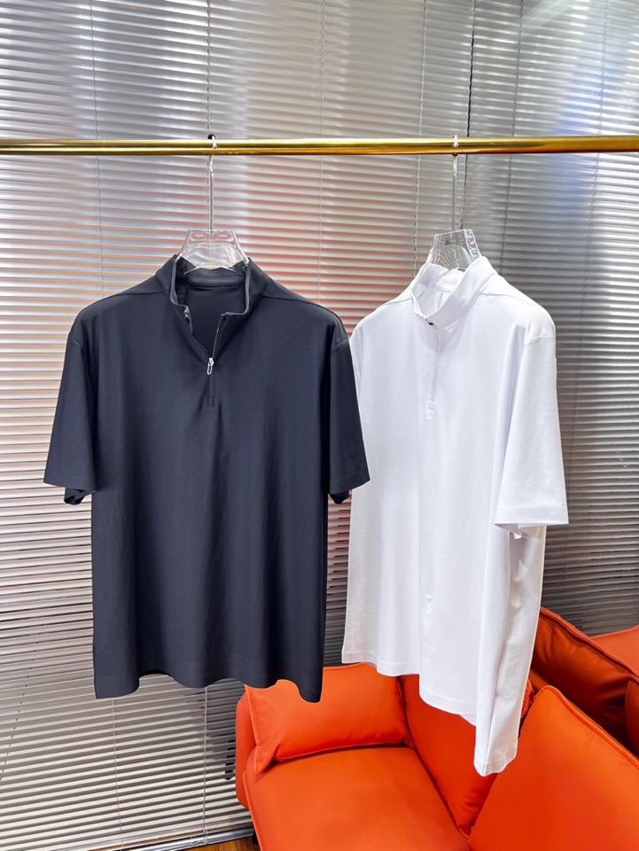 descente 迪桑特GOLF运动系列短袖圆领T恤，\n全新肌理 新款速干进口轻量化纤维赋予了面料轻盈