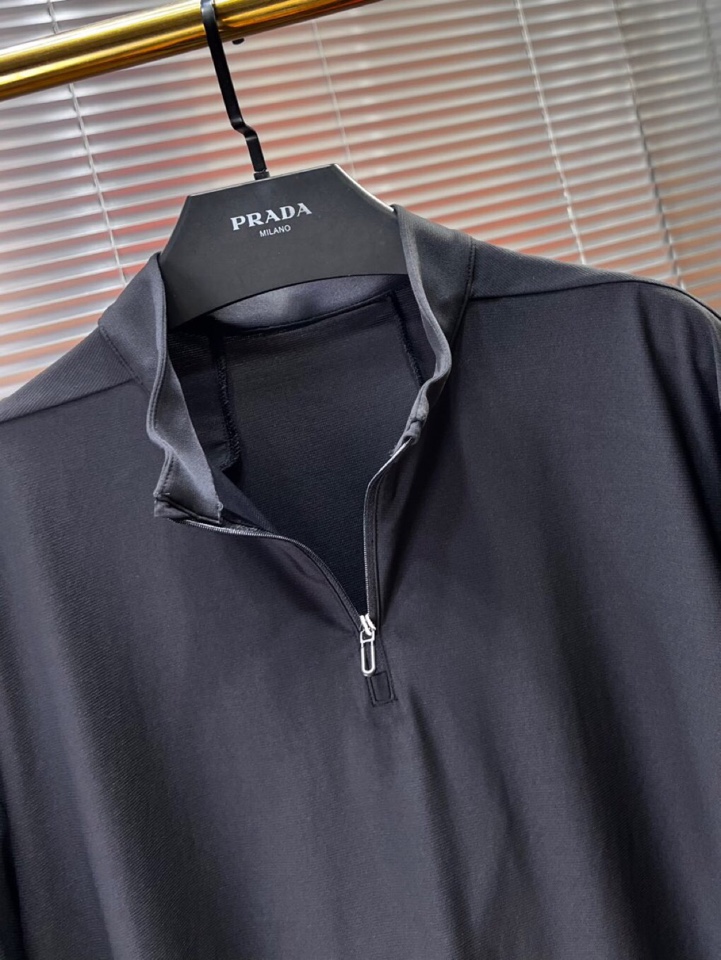 descente 迪桑特GOLF运动系列短袖圆领T恤，\n全新肌理 新款速干进口轻量化纤维赋予了面料轻盈