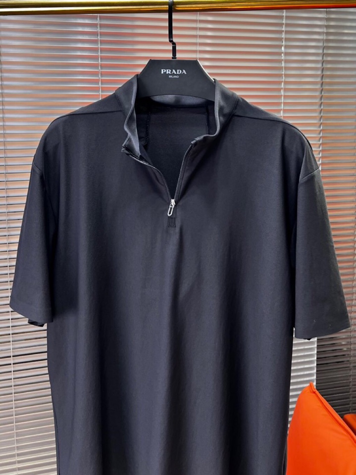 descente 迪桑特GOLF运动系列短袖圆领T恤，\n全新肌理 新款速干进口轻量化纤维赋予了面料轻盈