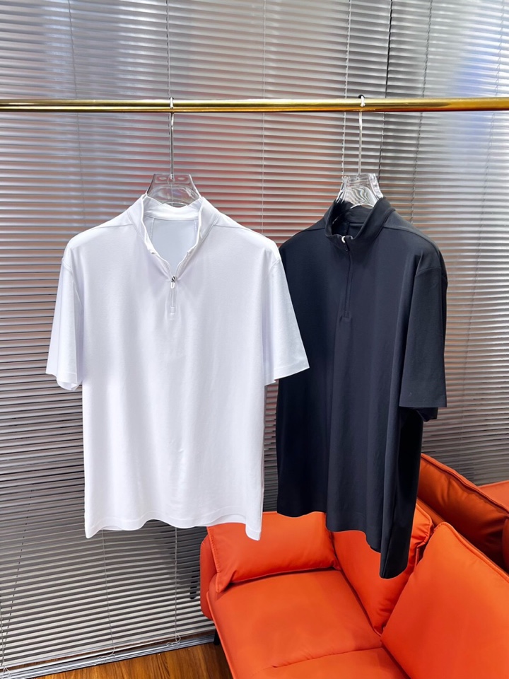 descente 迪桑特GOLF运动系列短袖圆领T恤，\n全新肌理 新款速干进口轻量化纤维赋予了面料轻盈