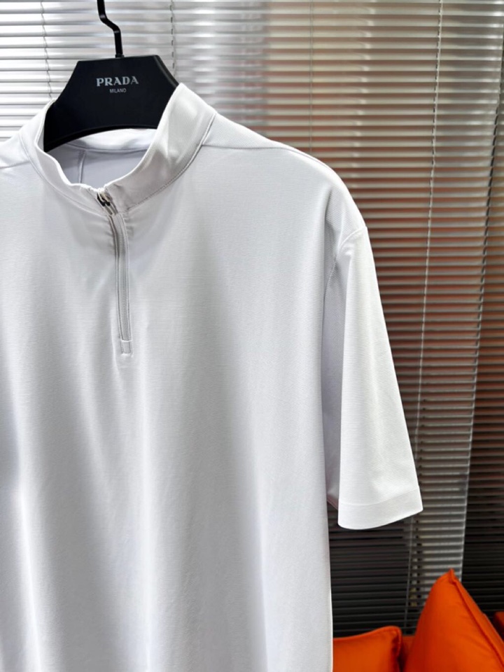 descente 迪桑特GOLF运动系列短袖圆领T恤，\n全新肌理 新款速干进口轻量化纤维赋予了面料轻盈