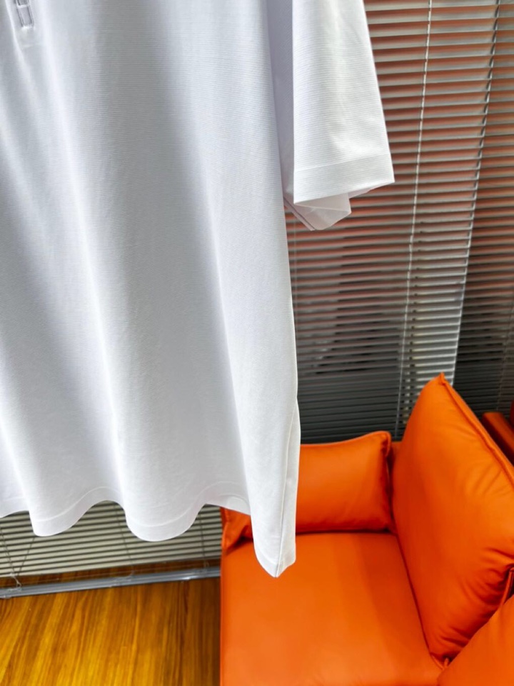 descente 迪桑特GOLF运动系列短袖圆领T恤，\n全新肌理 新款速干进口轻量化纤维赋予了面料轻盈