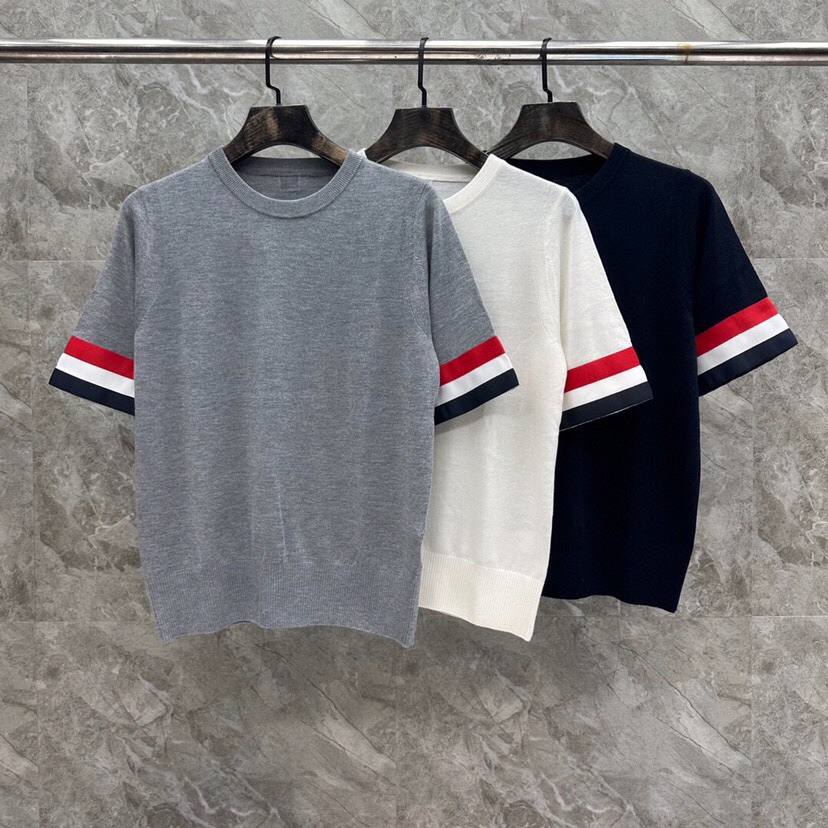 THOM BROWNE 汤姆布朗 TB🌺女款双袖红白蓝大织带圆领T恤 \n码数：0-2 颜色：白色、灰色