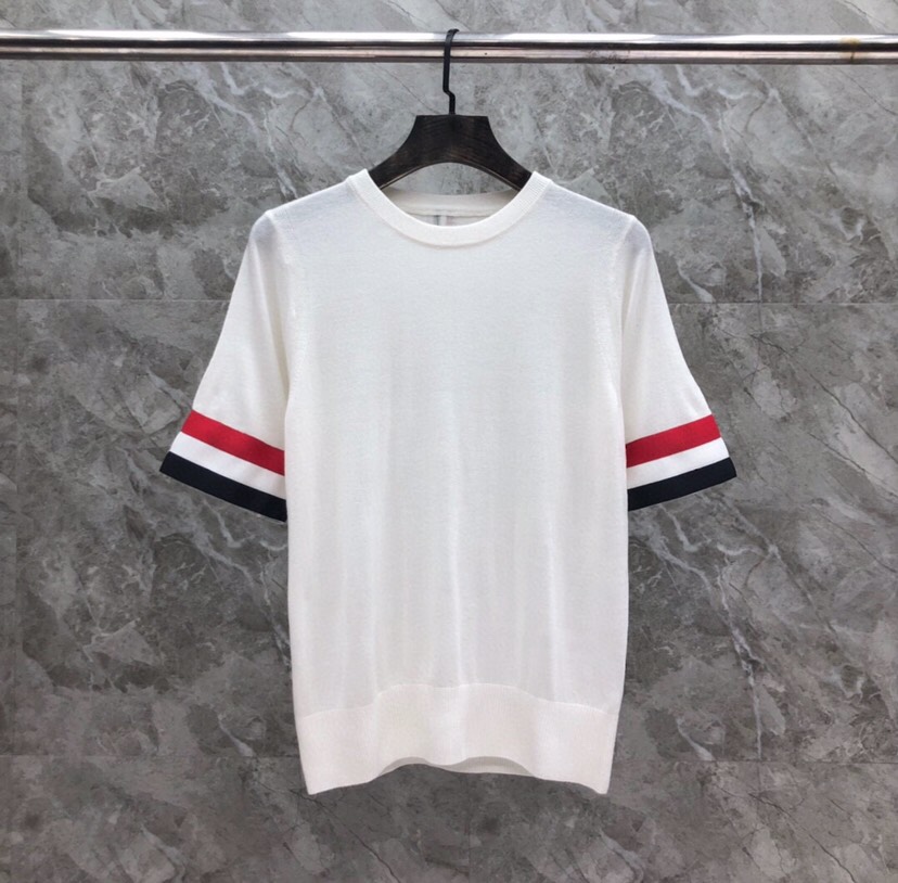 THOM BROWNE 汤姆布朗 TB🌺女款双袖红白蓝大织带圆领T恤 \n码数：0-2 颜色：白色、灰色