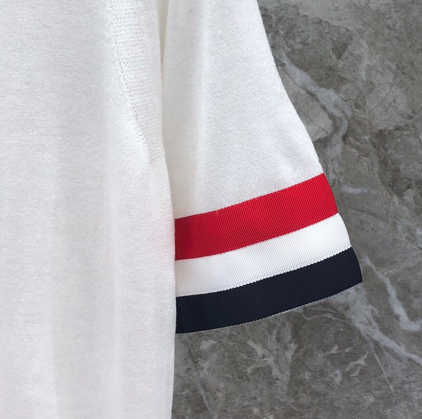 THOM BROWNE 汤姆布朗 TB🌺女款双袖红白蓝大织带圆领T恤 \n码数：0-2 颜色：白色、灰色