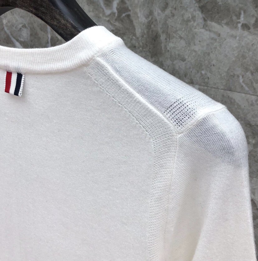 THOM BROWNE 汤姆布朗 TB🌺女款双袖红白蓝大织带圆领T恤 \n码数：0-2 颜色：白色、灰色