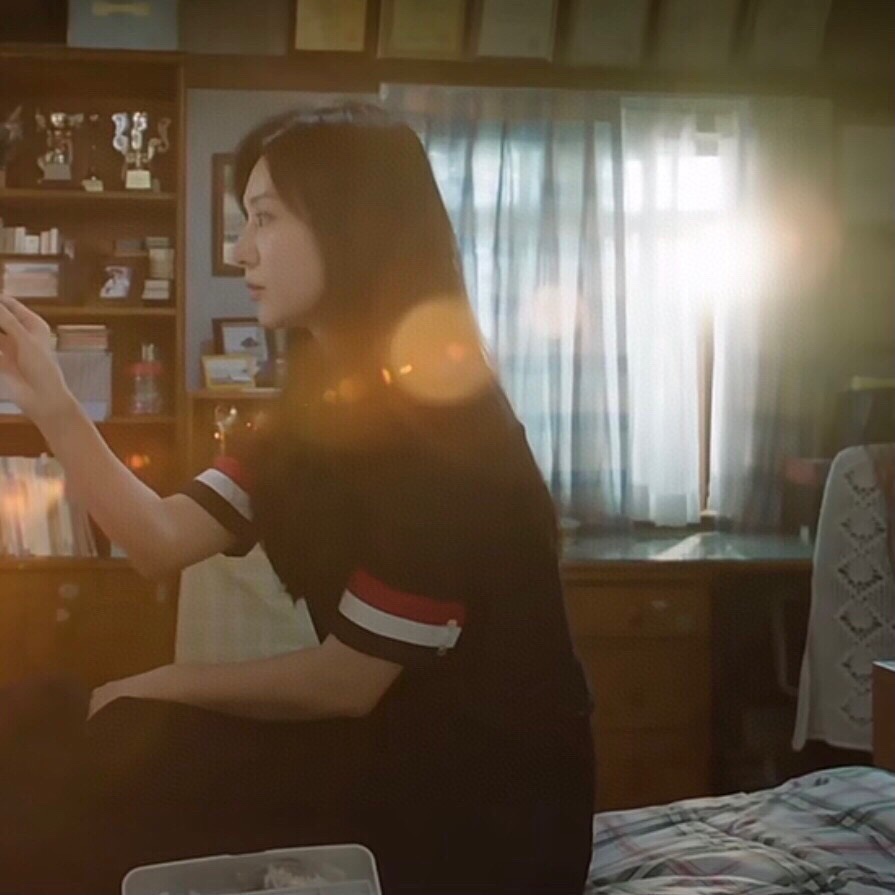 THOM BROWNE 汤姆布朗 TB🌺女款双袖红白蓝大织带圆领T恤 \n码数：0-2 颜色：白色、灰色