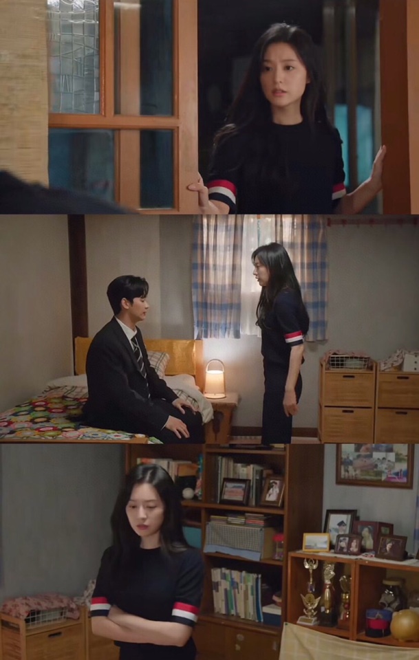 THOM BROWNE 汤姆布朗 TB🌺女款双袖红白蓝大织带圆领T恤 \n码数：0-2 颜色：白色、灰色