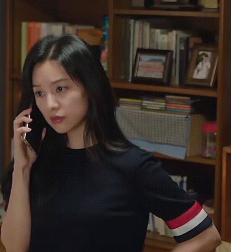 THOM BROWNE 汤姆布朗 TB🌺女款双袖红白蓝大织带圆领T恤 \n码数：0-2 颜色：白色、灰色