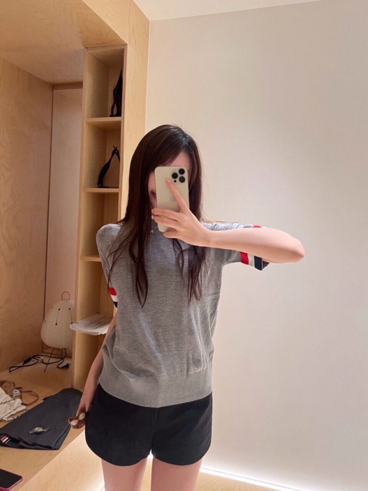 THOM BROWNE 汤姆布朗 TB🌺女款双袖红白蓝大织带圆领T恤 \n码数：0-2 颜色：白色、灰色