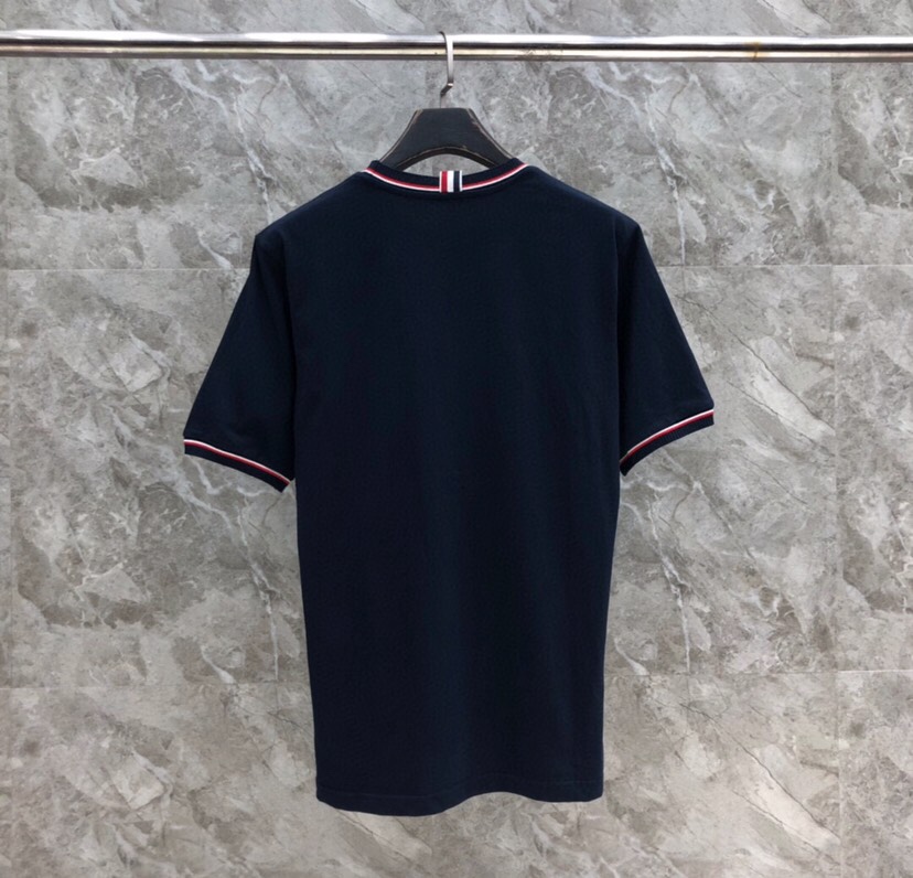 THOM BROWNE 汤姆布朗 TB领袖螺纹间色开衩纯棉短袖 新款圆领T恤，男女同款情侣款\n码数：1