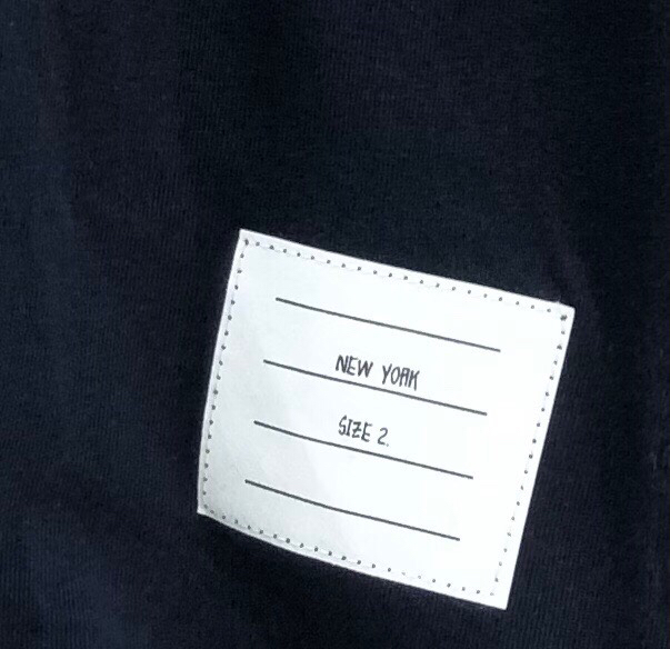 THOM BROWNE 汤姆布朗 TB领袖螺纹间色开衩纯棉短袖 新款圆领T恤，男女同款情侣款\n码数：1