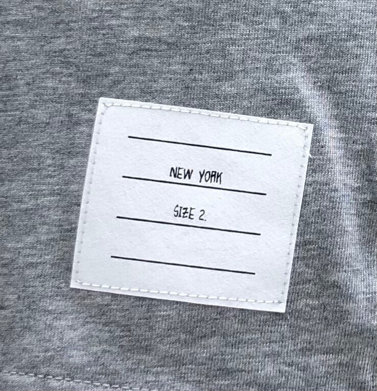 THOM BROWNE 汤姆布朗 TB领袖螺纹间色开衩纯棉短袖 新款圆领T恤，男女同款情侣款\n码数：1