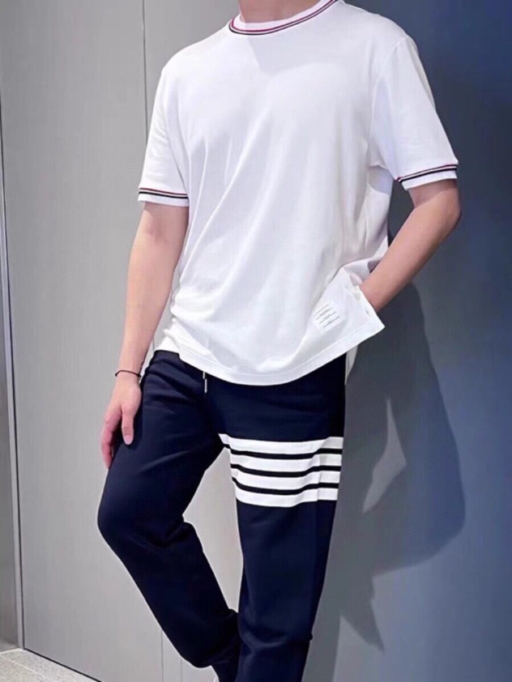 THOM BROWNE 汤姆布朗 TB领袖螺纹间色开衩纯棉短袖 新款圆领T恤，男女同款情侣款\n码数：1