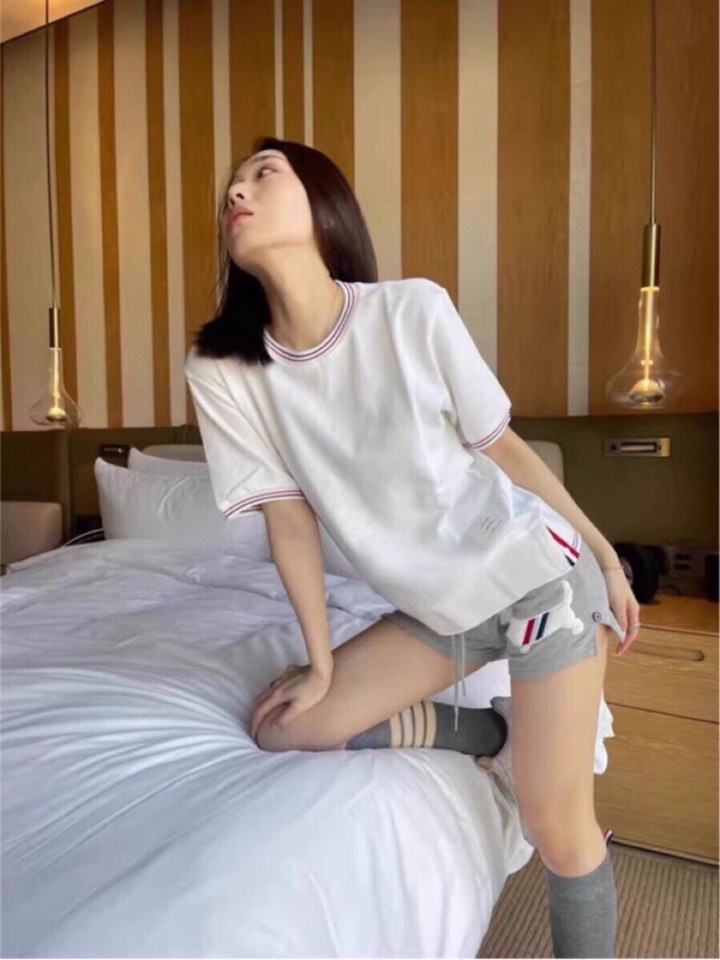 THOM BROWNE 汤姆布朗 TB领袖螺纹间色开衩纯棉短袖 新款圆领T恤，男女同款情侣款\n码数：1