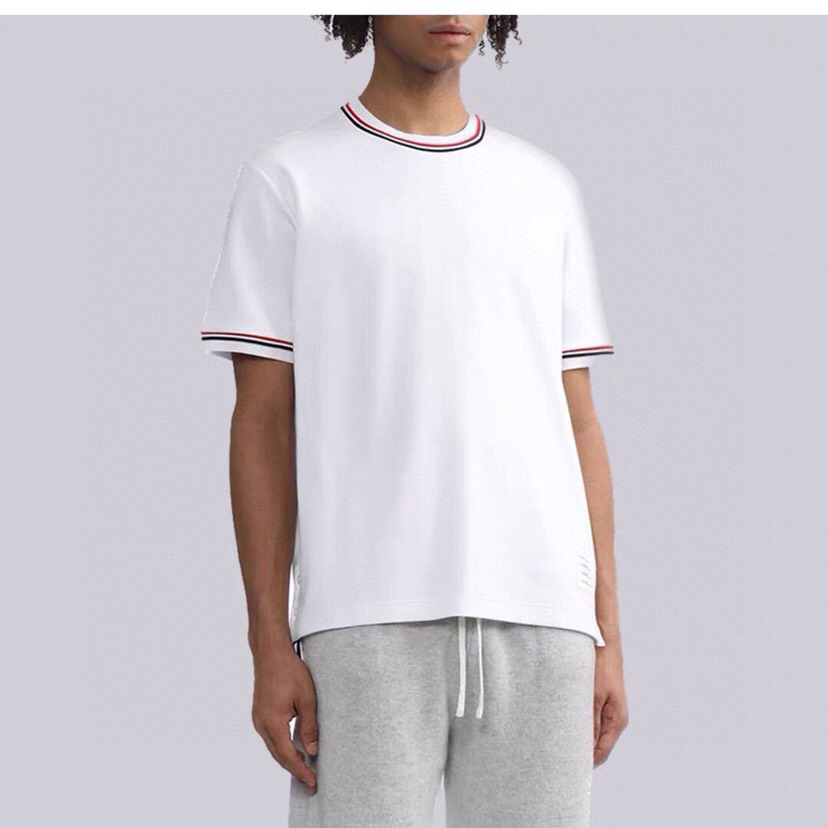 THOM BROWNE 汤姆布朗 TB领袖螺纹间色开衩纯棉短袖 新款圆领T恤，男女同款情侣款\n码数：1