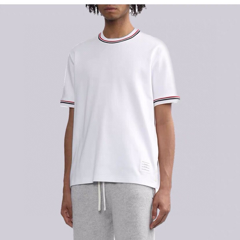 THOM BROWNE 汤姆布朗 TB领袖螺纹间色开衩纯棉短袖 新款圆领T恤，男女同款情侣款\n码数：1